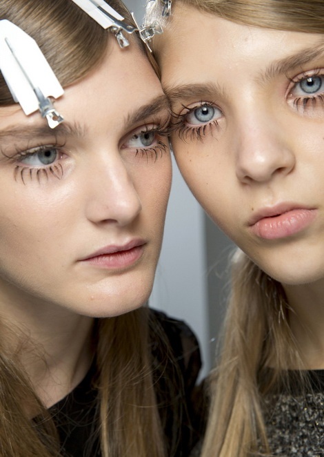 Masha Tsarykevich backstage at Marni S/S 2016 (Milan)