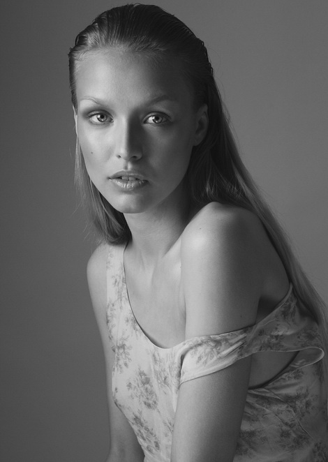 Natasha Remarchuk is now represented by OUI Management / Paris