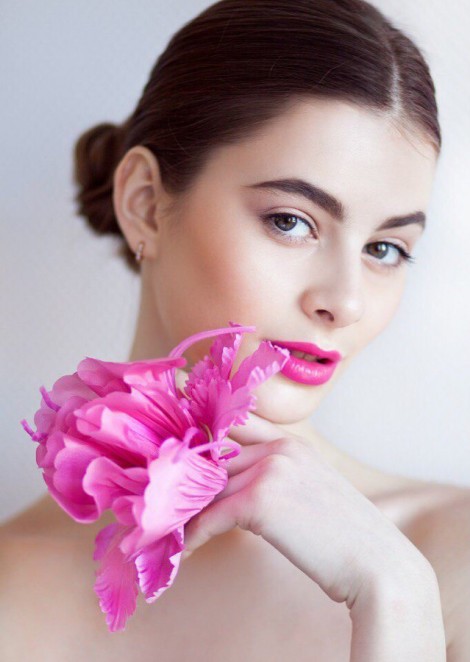 Nastya Petushkina by Nastya Talaiko