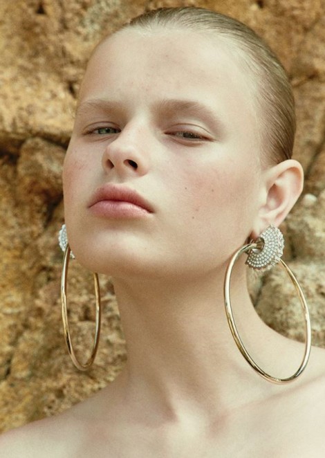 Hanna Kamelina for Heren magazine "Sunshine on my shoulder"