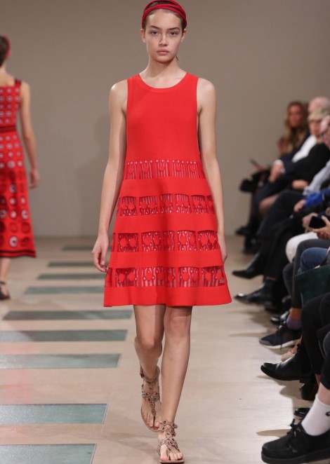 Саша Кичигина на показе Azzedine Alaia SS 2017 Paris