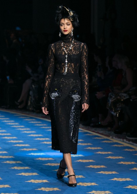 Женя Катова на показе Dolce & Gabbana Alta Moda / Spring Summer 2017 (Milan)