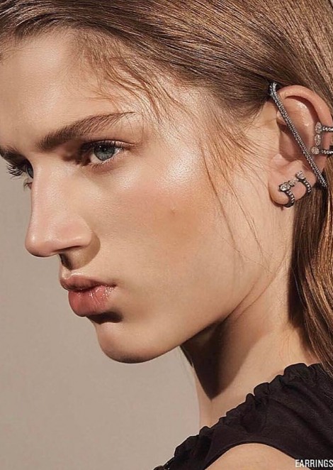 Сабина Лобова и Саша Кичигина на страницах V Magazine